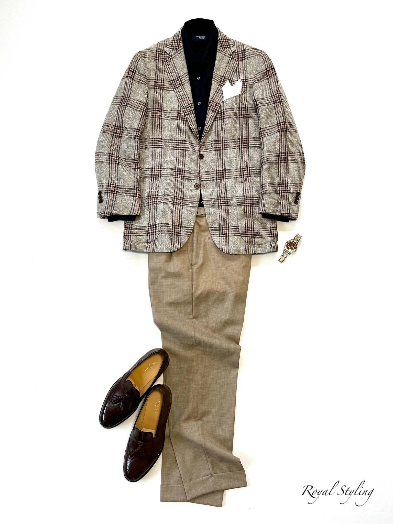 チェックジャケットとベージュパンツを合わせた40代・50代男性向けジャケパン