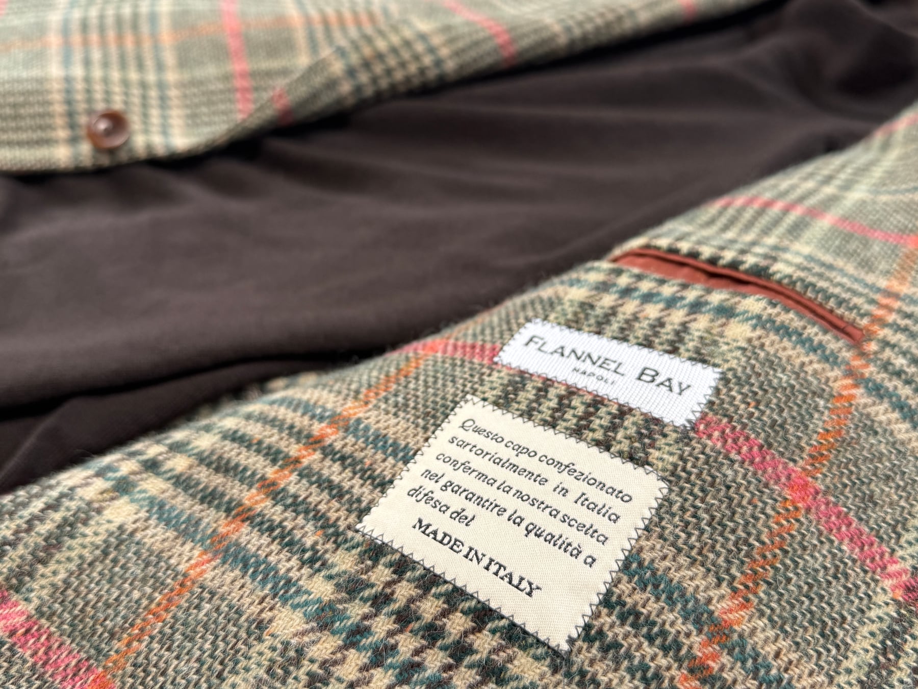 約15年前から愛用するFLANNEL BAYジャケットのブランドタグ
